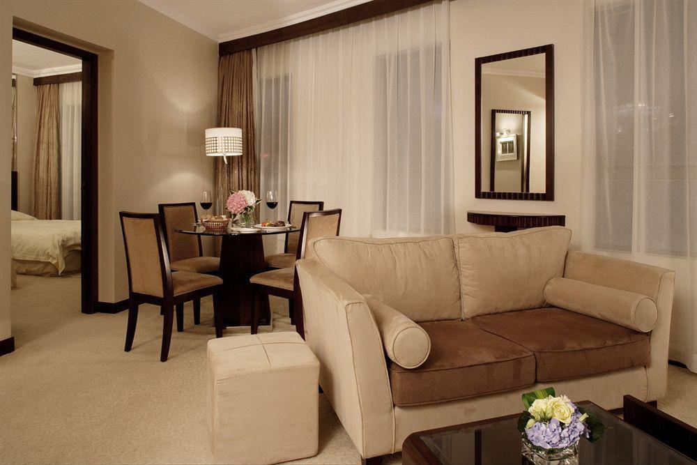 Dorsett Wanchai, Hong Kong Oda fotoğraf A suite at the Four Seasons Hotel, London